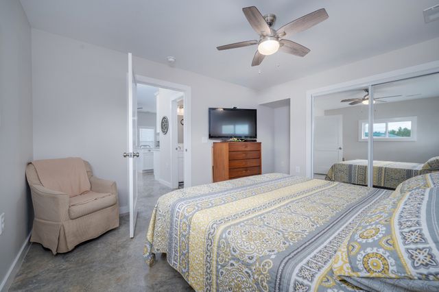 1395 New Kimmins Rd, Hohenwald, TN 38462