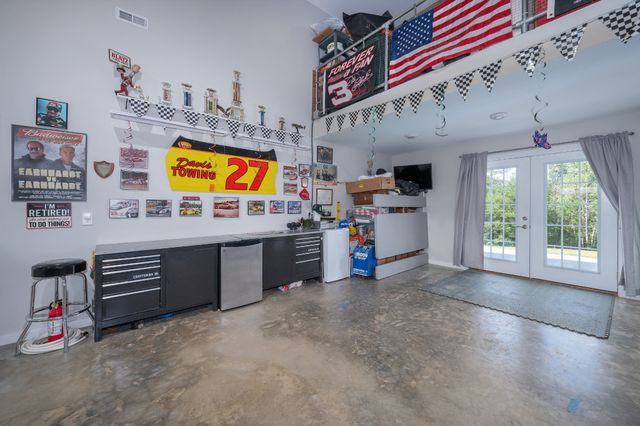 1395 New Kimmins Rd, Hohenwald, TN 38462