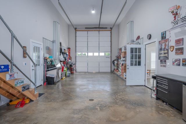 1395 New Kimmins Rd, Hohenwald, TN 38462