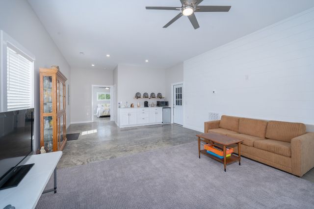 1395 New Kimmins Rd, Hohenwald, TN 38462