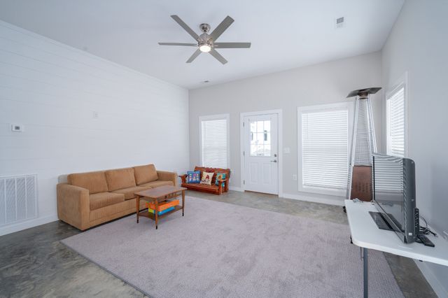 1395 New Kimmins Rd, Hohenwald, TN 38462