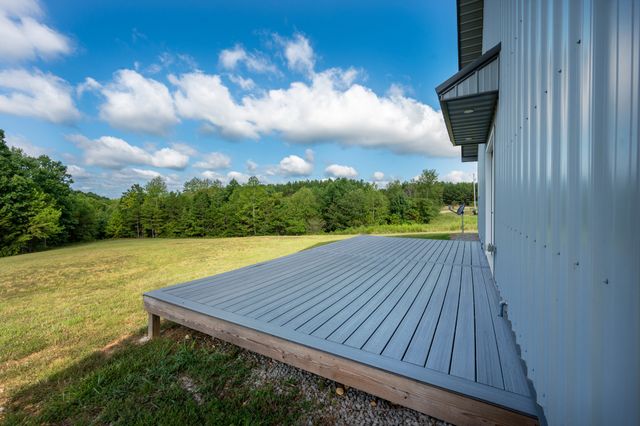 1395 New Kimmins Rd, Hohenwald, TN 38462