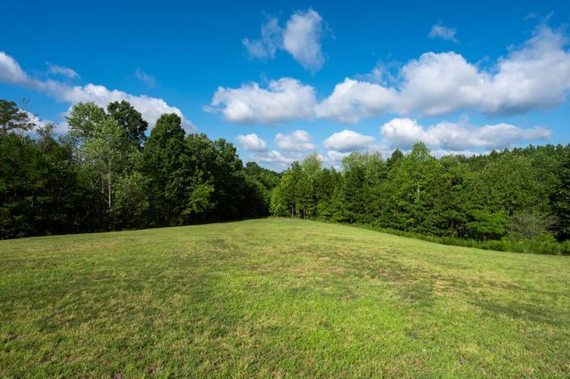 1395 New Kimmins Rd, Hohenwald, TN 38462