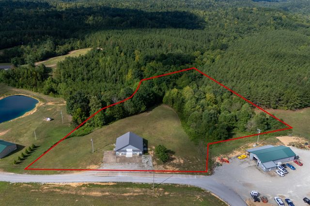 1395 New Kimmins Rd, Hohenwald, TN 38462