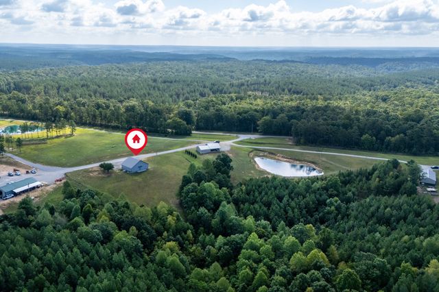 1395 New Kimmins Rd, Hohenwald, TN 38462