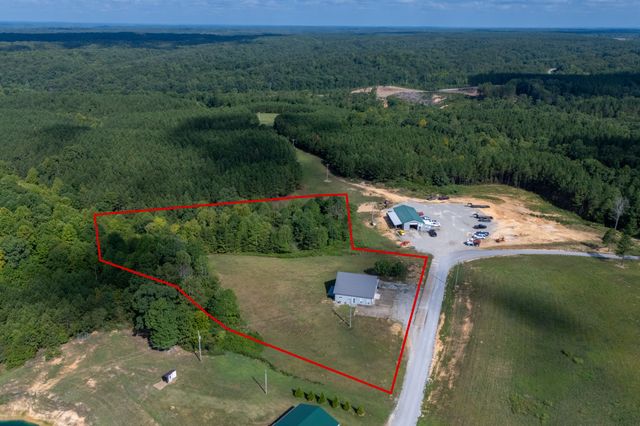 1395 New Kimmins Rd, Hohenwald, TN 38462
