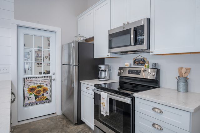 1395 New Kimmins Rd, Hohenwald, TN 38462