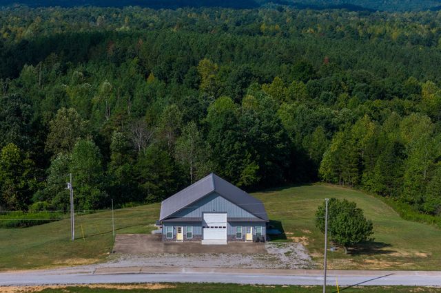 1395 New Kimmins Rd, Hohenwald, TN 38462