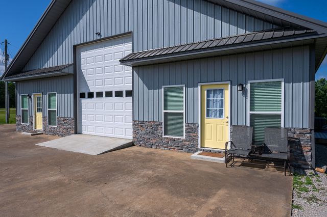 1395 New Kimmins Rd, Hohenwald, TN 38462