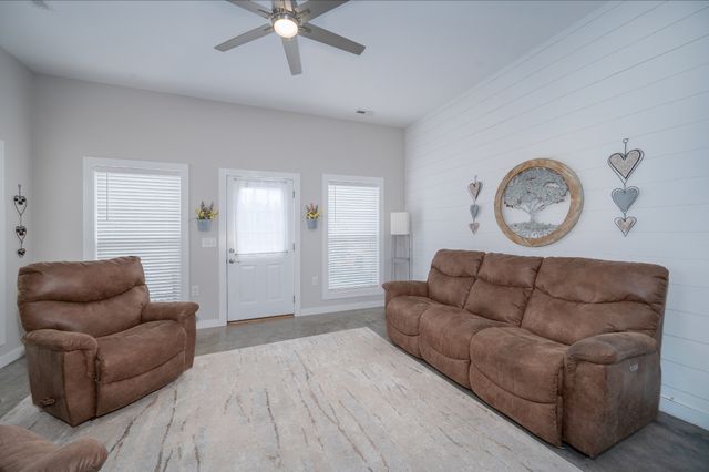 1395 New Kimmins Rd, Hohenwald, TN 38462