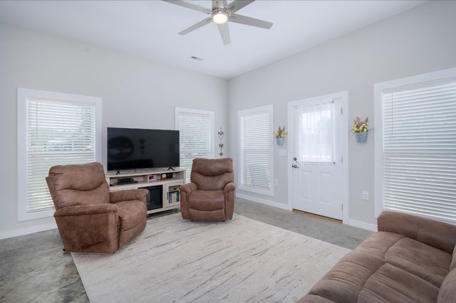 1395 New Kimmins Rd, Hohenwald, TN 38462