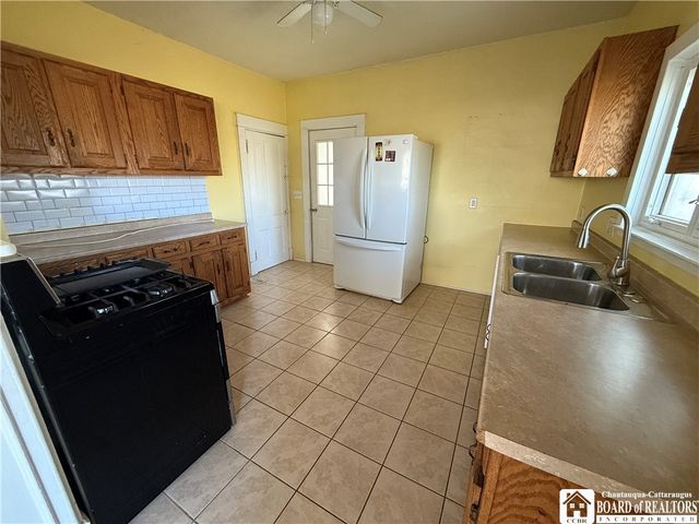 22 Monroe Street, Hanover, NY 14136