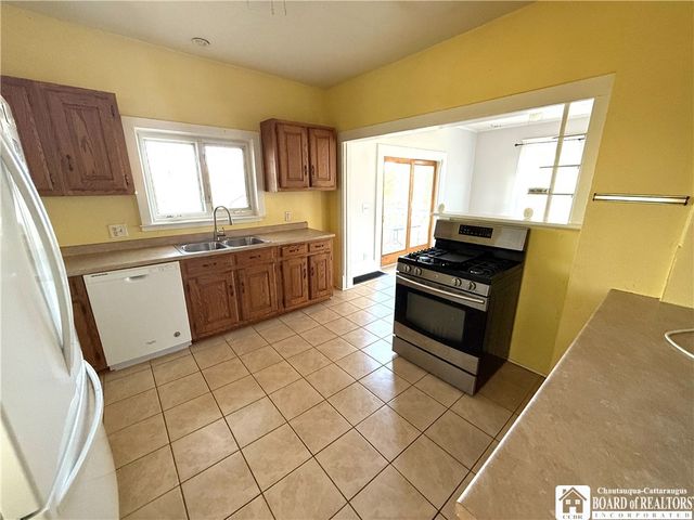 22 Monroe Street, Hanover, NY 14136