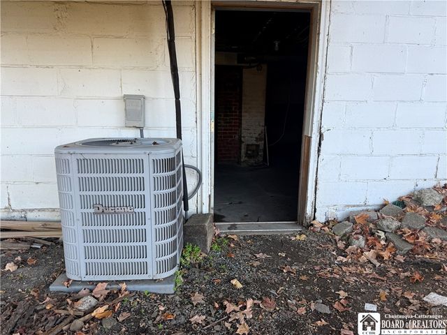 22 Monroe Street, Hanover, NY 14136