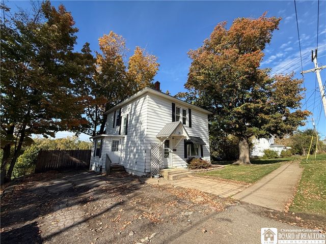 22 Monroe Street, Hanover, NY 14136