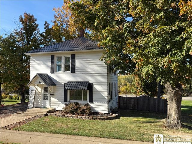 22 Monroe Street, Hanover, NY 14136