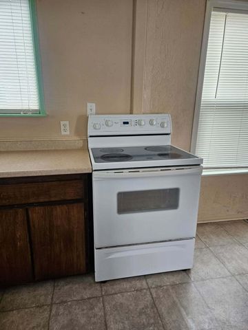 9 Hawthorne Street, Medford, OR 97504