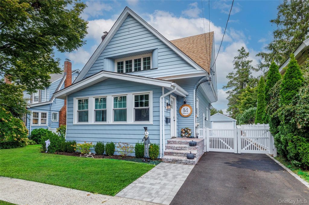 114 Nassau Avenue, Malverne, NY 11565