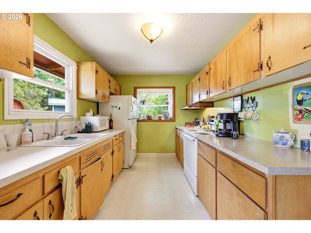 1850 Se 157TH Dr, Portland, OR 97233