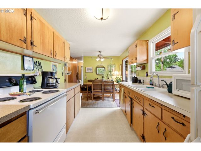 1850 Se 157TH Dr, Portland, OR 97233