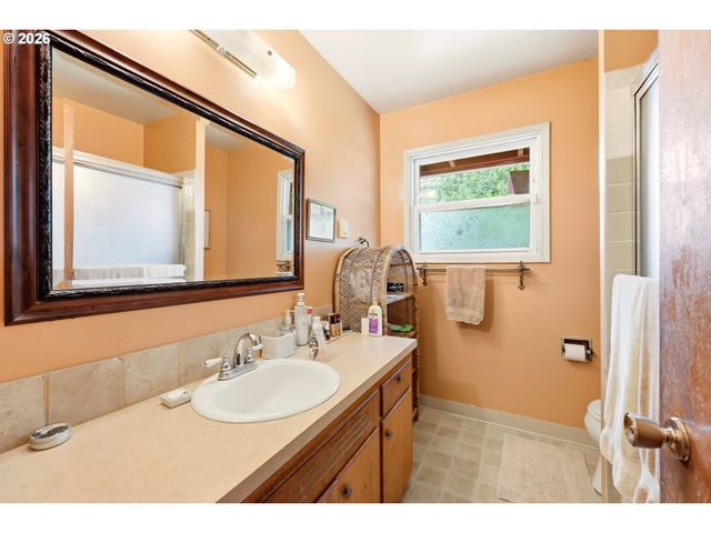 1850 Se 157TH Dr, Portland, OR 97233