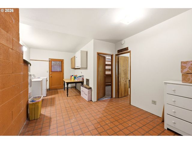 1850 Se 157TH Dr, Portland, OR 97233