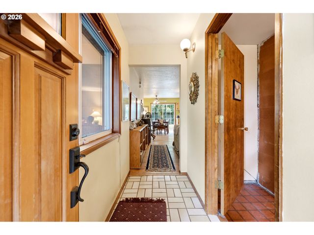 1850 Se 157TH Dr, Portland, OR 97233