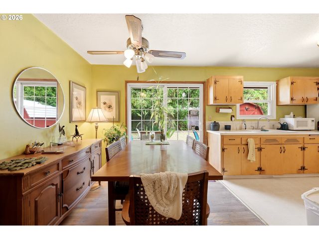 1850 Se 157TH Dr, Portland, OR 97233