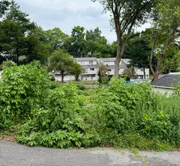 28 Wilkins Avenue, Bridgeport, CT 06606
