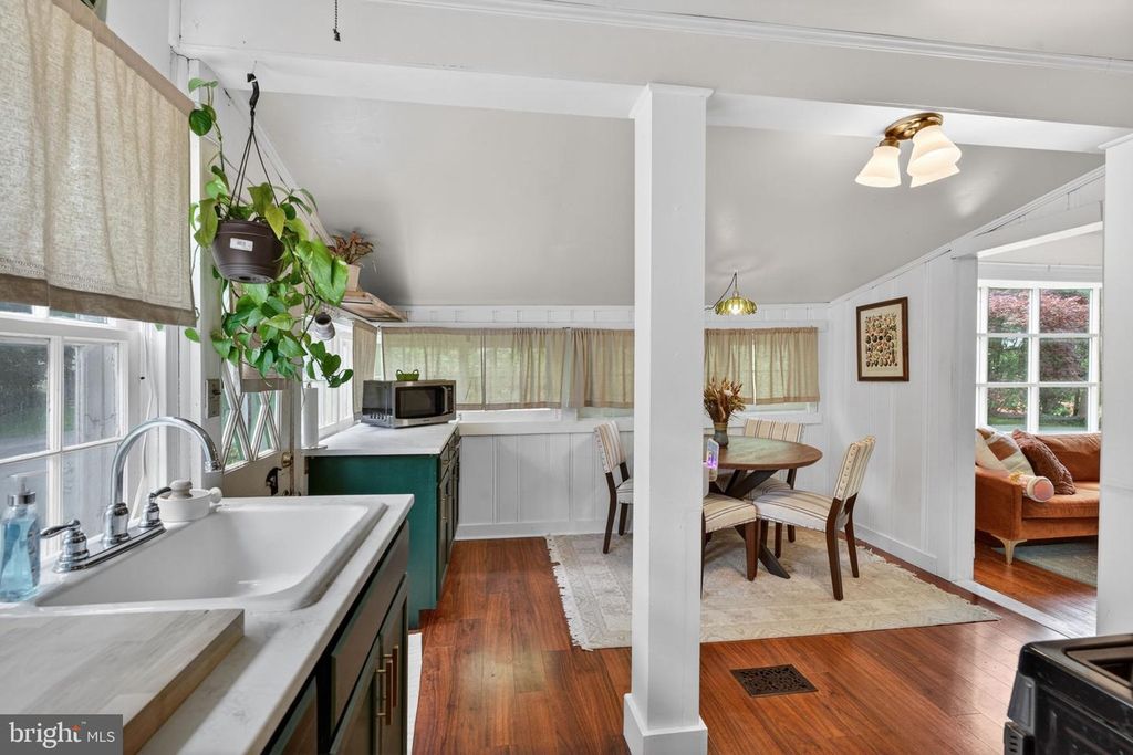 Image 15 of property listing at 1 FISKE AVE, Reisterstown, MD 21136