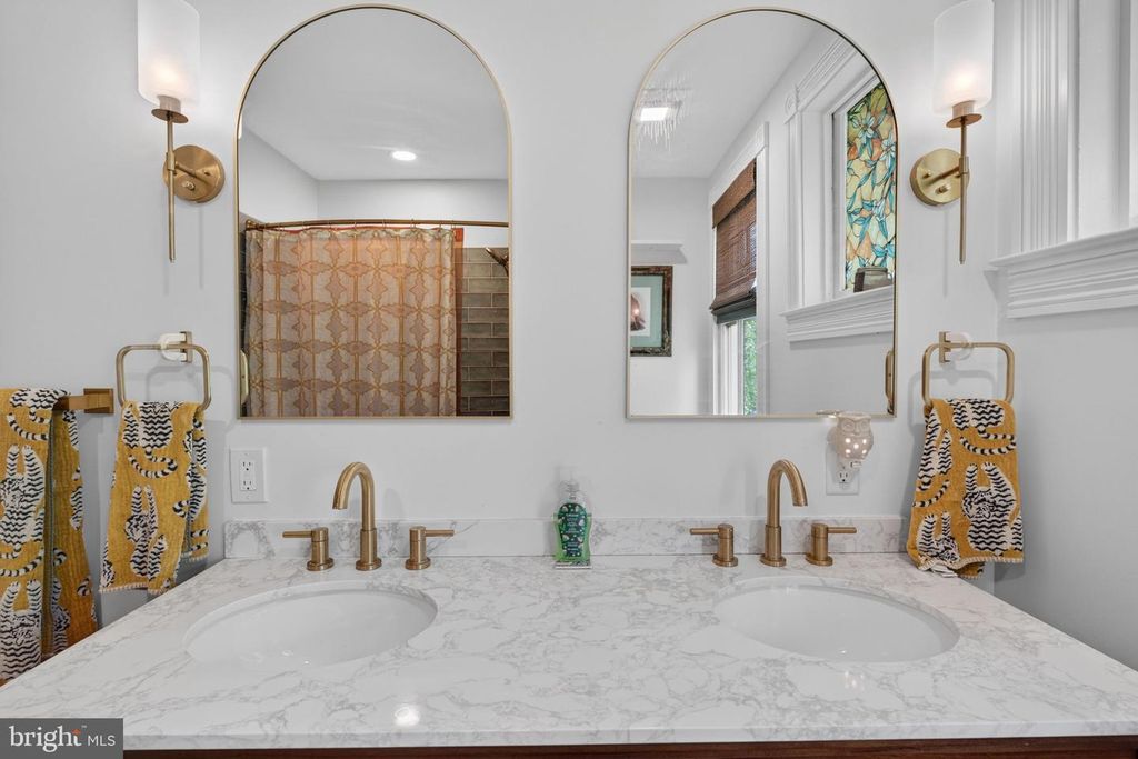Image 9 of property listing at 1 FISKE AVE, Reisterstown, MD 21136