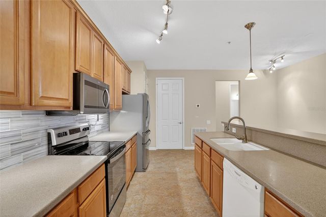 7905 SEMINOLE BOULEVARD 3103, Seminole, FL 33772