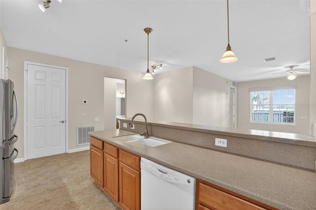 7905 SEMINOLE BOULEVARD 3103, Seminole, FL 33772