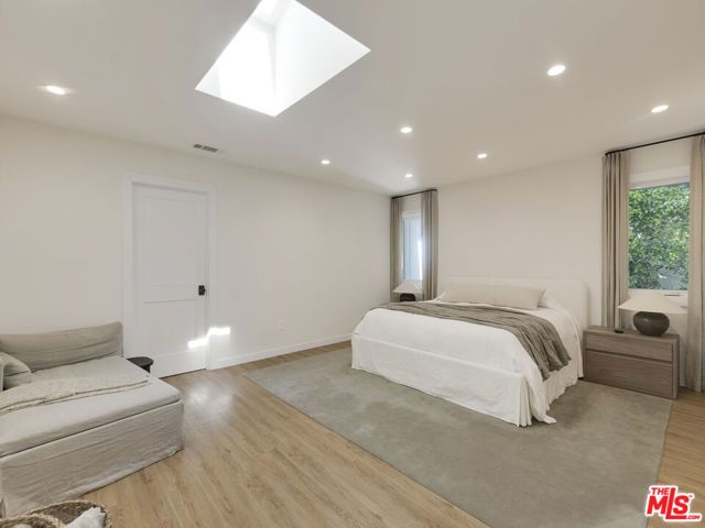 13506 Chandler Boulevard, Sherman Oaks, CA 91401