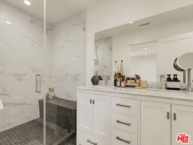 13506 Chandler Boulevard, Sherman Oaks, CA 91401