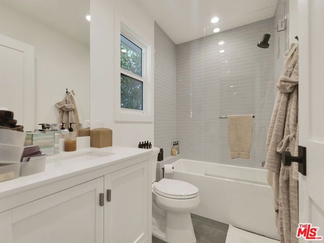 13506 Chandler Boulevard, Sherman Oaks, CA 91401