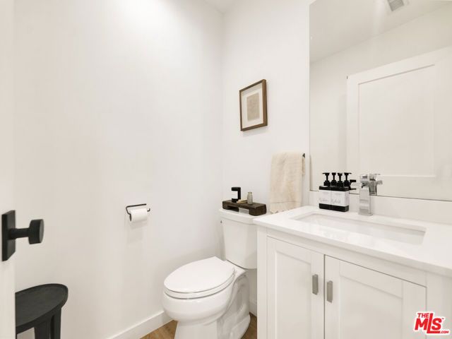 13506 Chandler Boulevard, Sherman Oaks, CA 91401