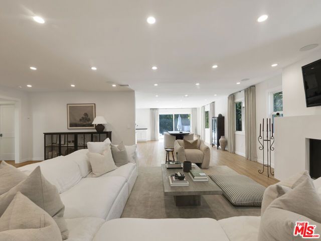 13506 Chandler Boulevard, Sherman Oaks, CA 91401