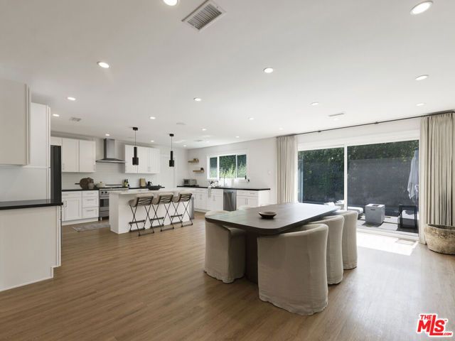 13506 Chandler Boulevard, Sherman Oaks, CA 91401