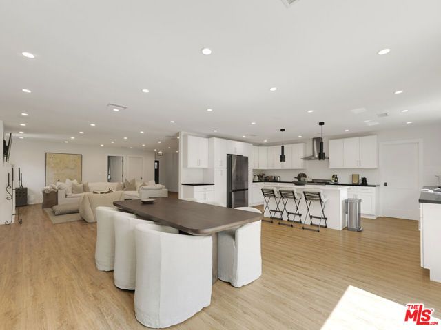 13506 Chandler Boulevard, Sherman Oaks, CA 91401