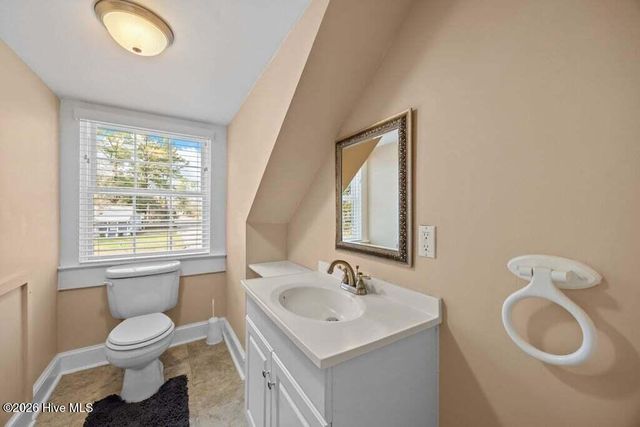 1307 N Respess Street, Washington, NC 27889