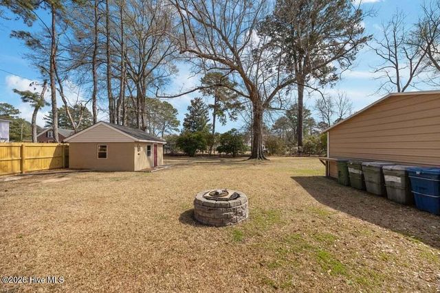 1307 N Respess Street, Washington, NC 27889