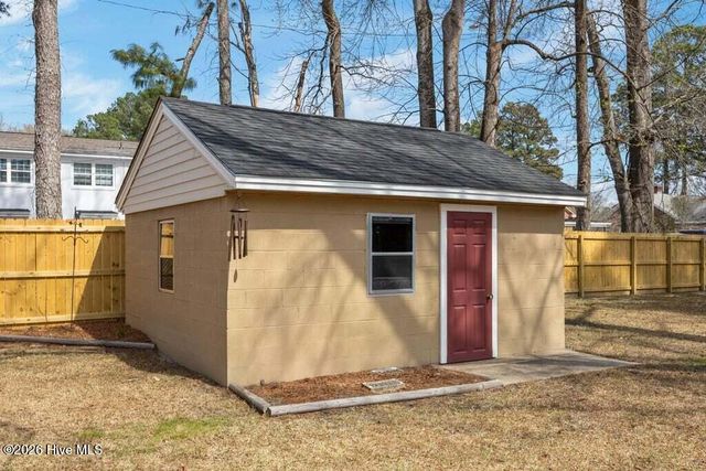 1307 N Respess Street, Washington, NC 27889