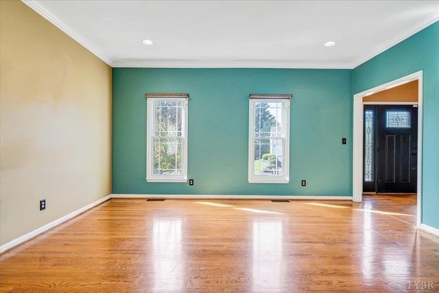 7706 Hollins Court Circle, Roanoke, VA 24019