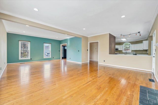 7706 Hollins Court Circle, Roanoke, VA 24019