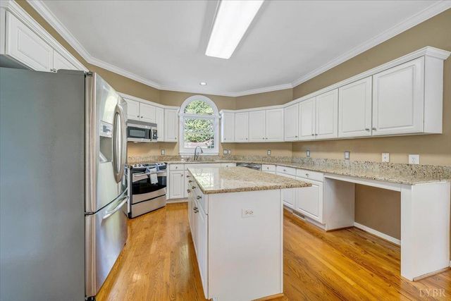 7706 Hollins Court Circle, Roanoke, VA 24019