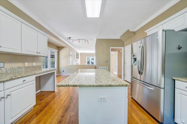 7706 Hollins Court Circle, Roanoke, VA 24019