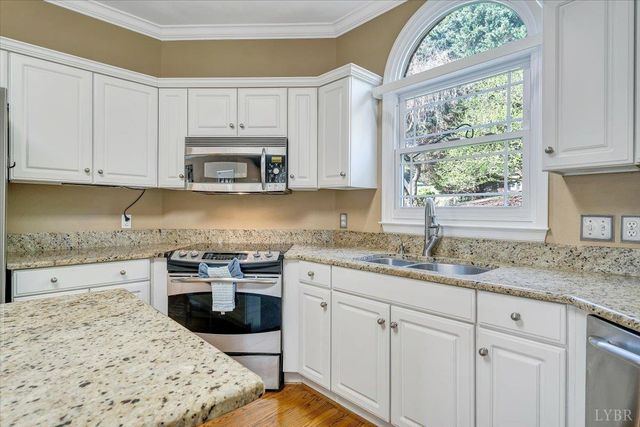 7706 Hollins Court Circle, Roanoke, VA 24019