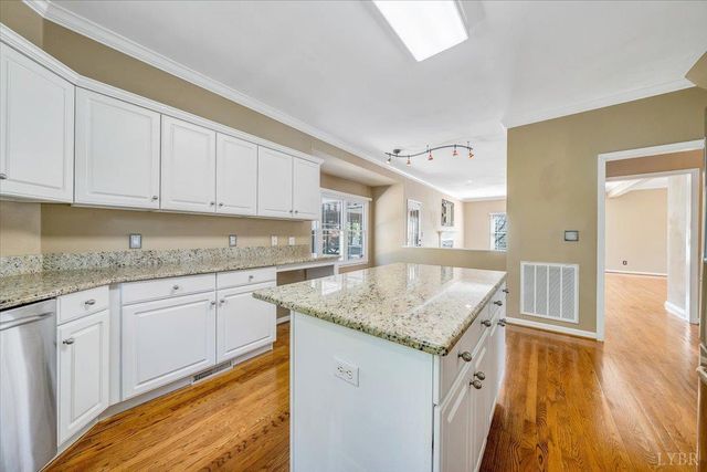 7706 Hollins Court Circle, Roanoke, VA 24019