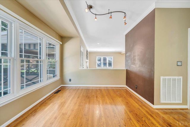 7706 Hollins Court Circle, Roanoke, VA 24019